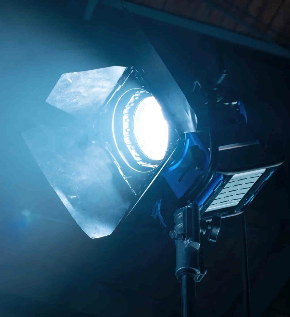 louer projecteurs, matériel d'éclairage pour spectacles, soirées, évènements, alpes-maritimes, nice, cannes, antibes